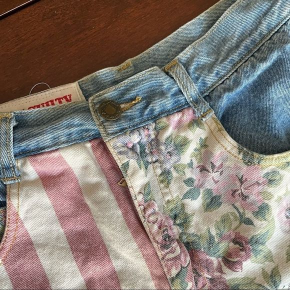Vintage Not Guilty Red Stripe Flowers Jean Shorts - Picture 14 of 14